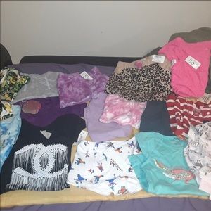 Lot of little girls clothes, look at pics